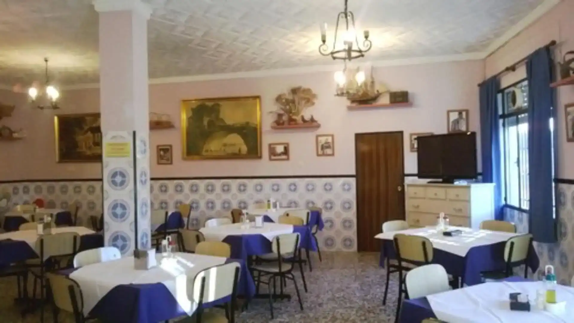 Local en venda en Paradas amb Aire condicionat