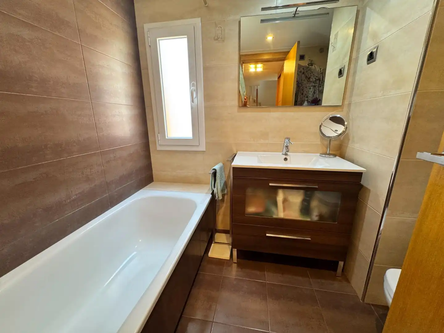 Baño de Casa adosada en venta en Gavà con Aire acondicionado, Calefacción y Jardín privado