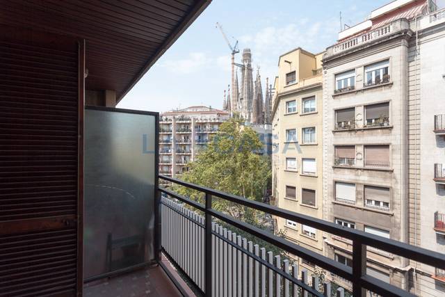 Piso en Venta en Carrer de València en Sagrada Família