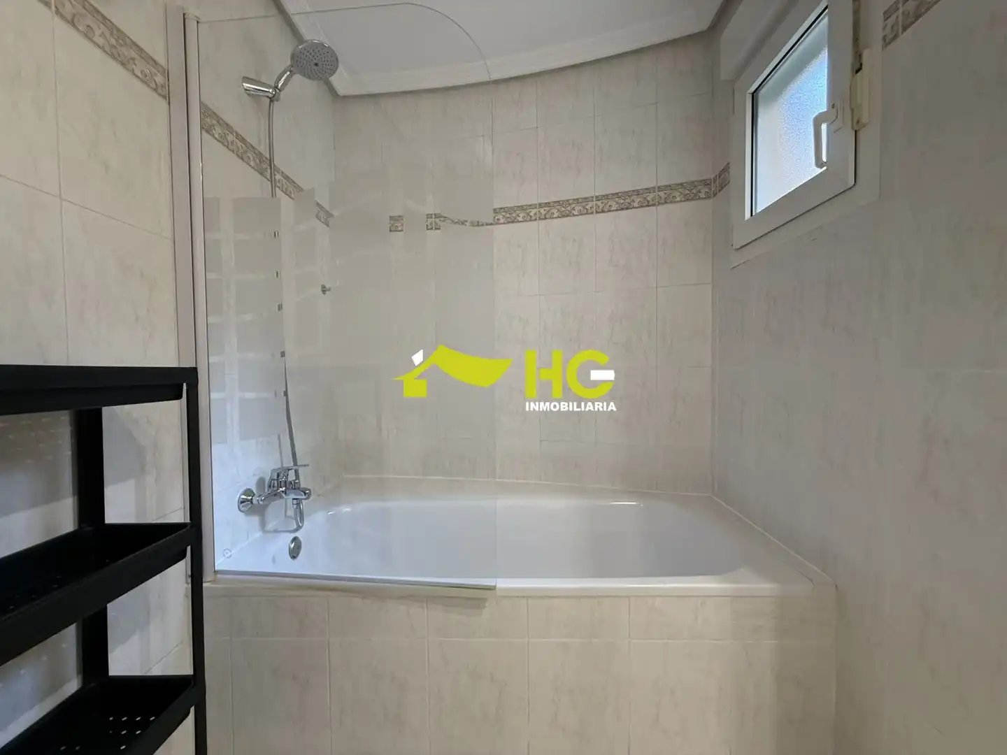 Baño de Dúplex de alquiler en Villaviciosa de Odón con Aire acondicionado, Calefacción y Terraza