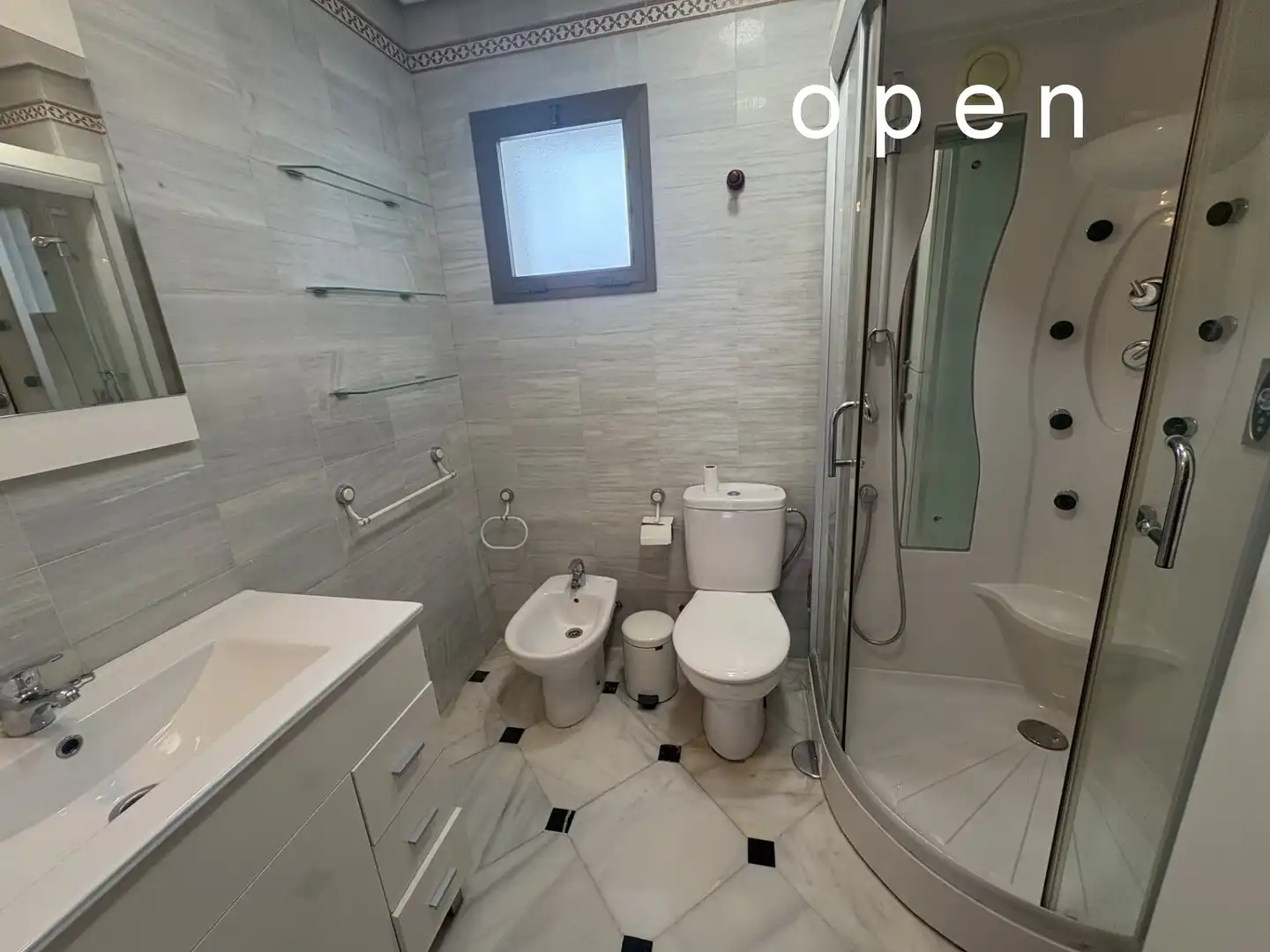 Baño de Piso de alquiler en Córdoba con Aire acondicionado, Calefacción y Terraza