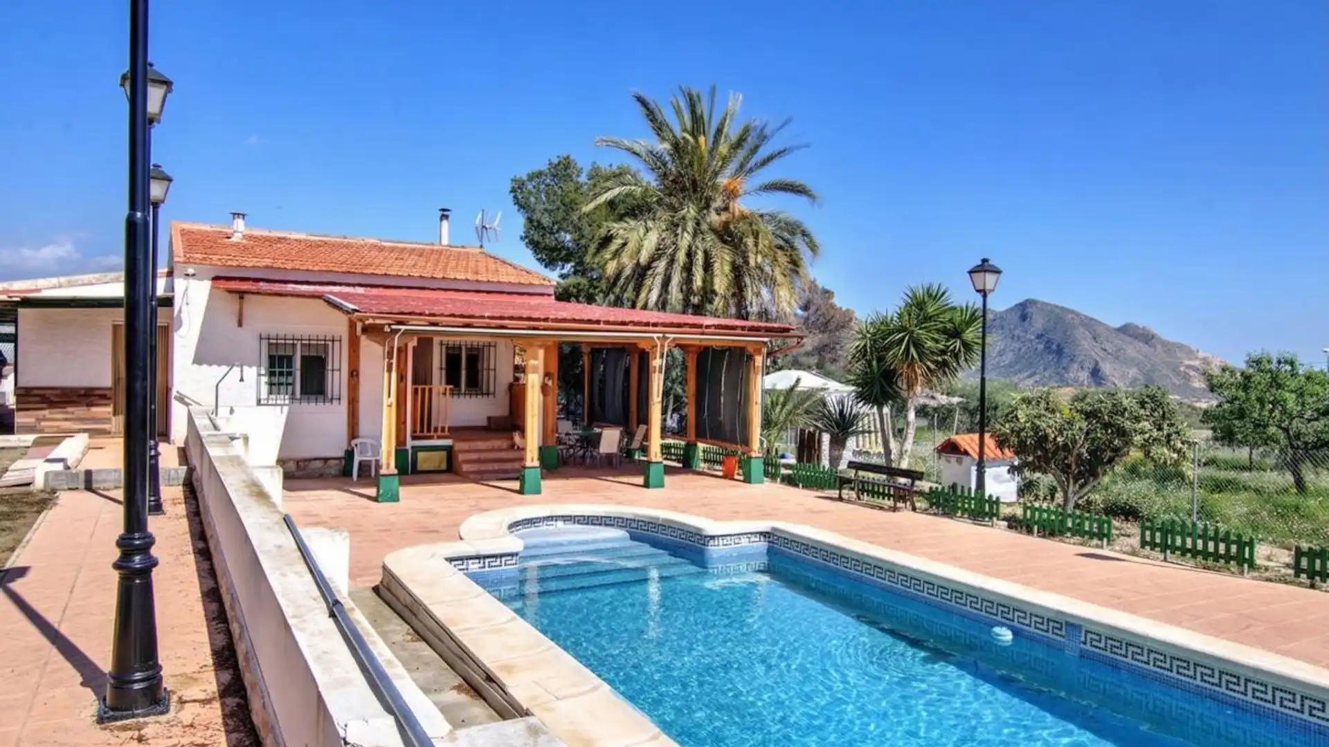 Vista exterior de Casa o chalet en venta en Alicante / Alacant con Aire acondicionado, Calefacción y Jardín privado