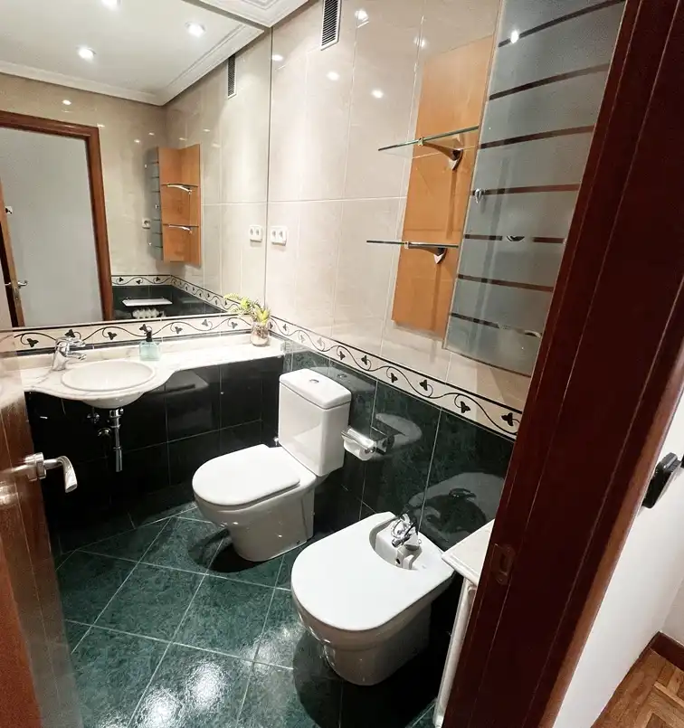 Baño de Piso de alquiler en Madrid con Aire acondicionado, Calefacción y Parquet