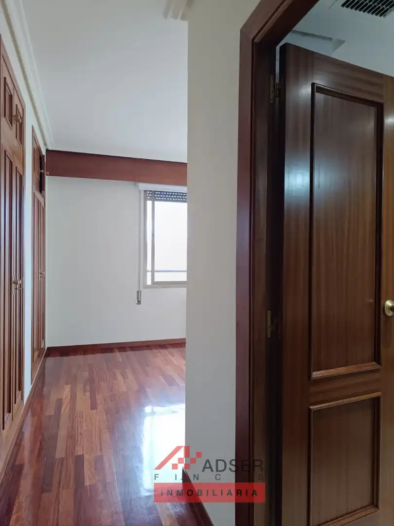 Habitación de Piso de alquiler en  Logroño con Calefacción, Parquet y Terraza