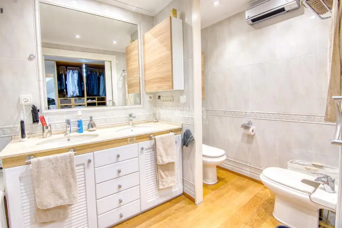 Baño de Piso en venta en Santander con Terraza y Trastero
