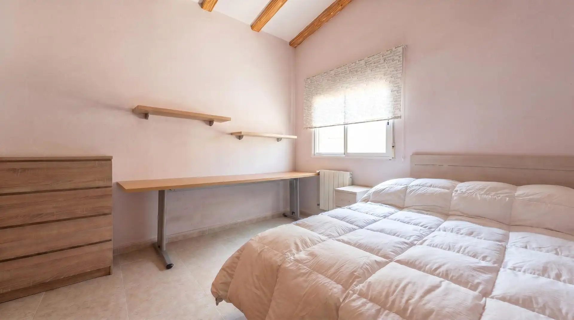 Dormitori de Casa o xalet en venda en La Pobla de Vallbona amb Aire condicionat, Calefacció i Jardí privat