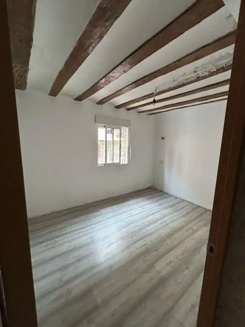 Casa adosada en venda en Anguciana