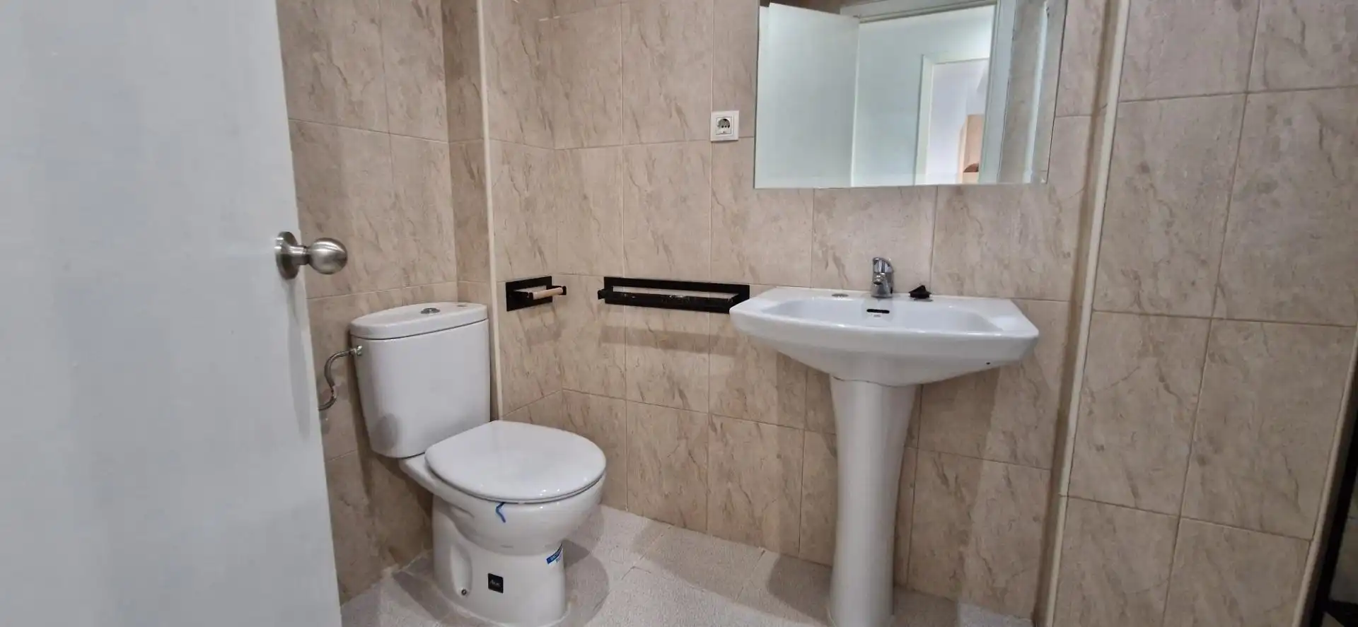 Badezimmer von Wohnung zur untervermieten in Córdoba mit Klimaanlage, Abstellraum und Balkon