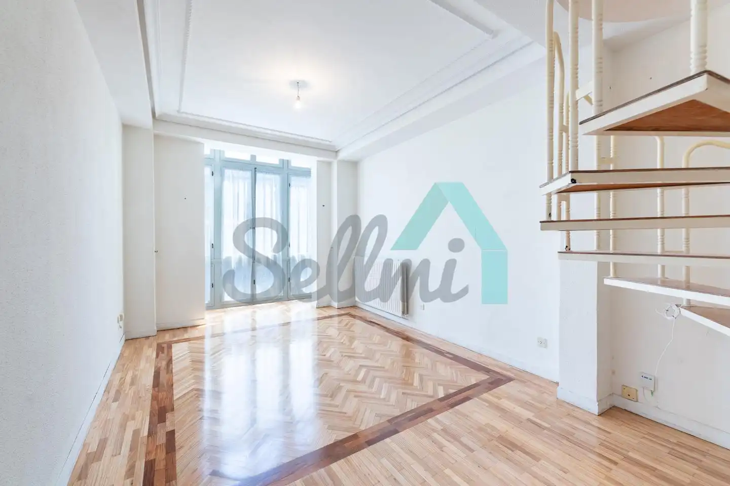 Sala de estar de Dúplex en venta en Oviedo  con Calefacción y Parquet