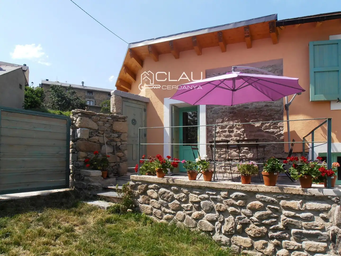 Adossat amb jardí en venda a De les Poujolles 5