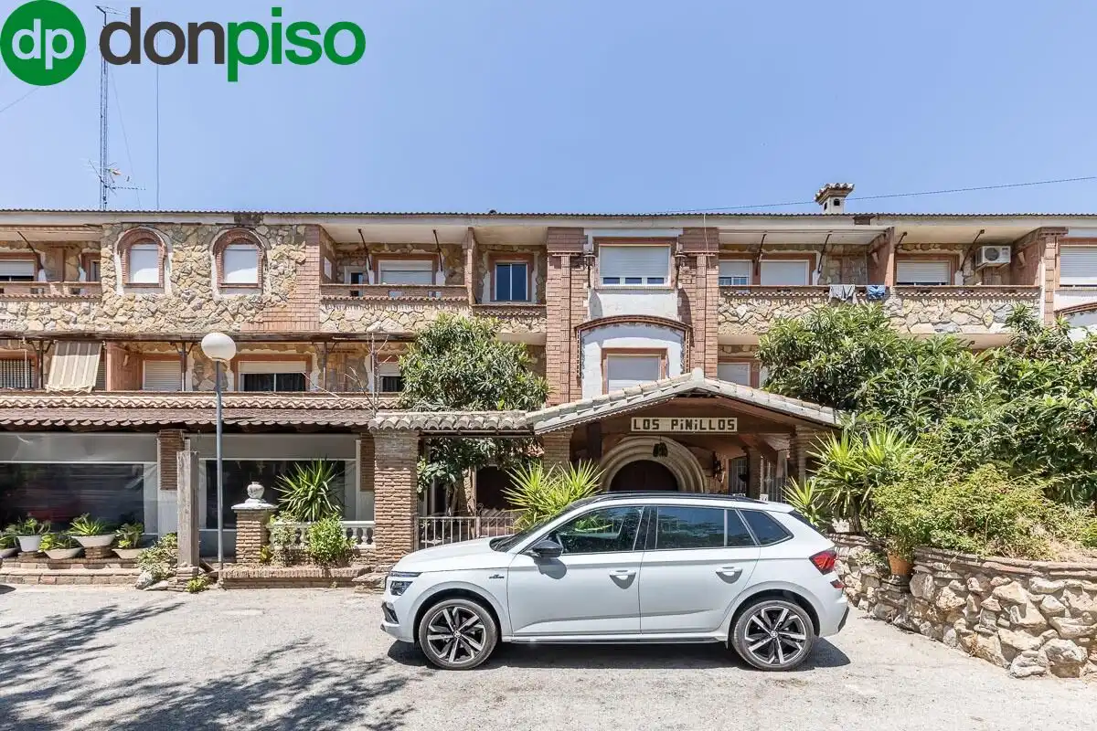 Vista exterior de Local en venta en Pinos Genil con Terraza