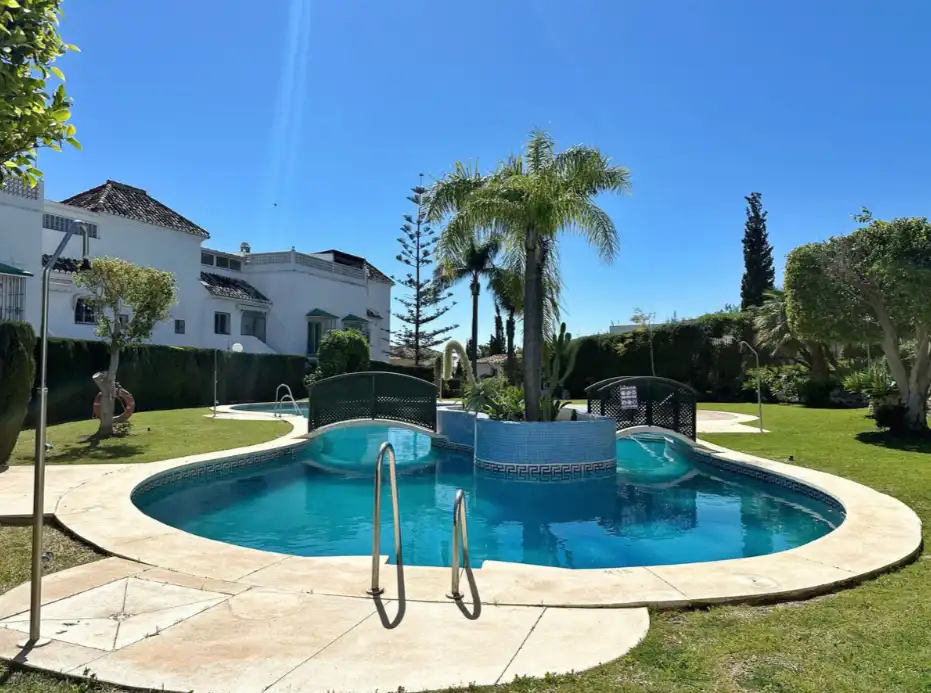 Jardí de Pis en venda en Mijas amb Aire condicionat, Terrassa i Moblat