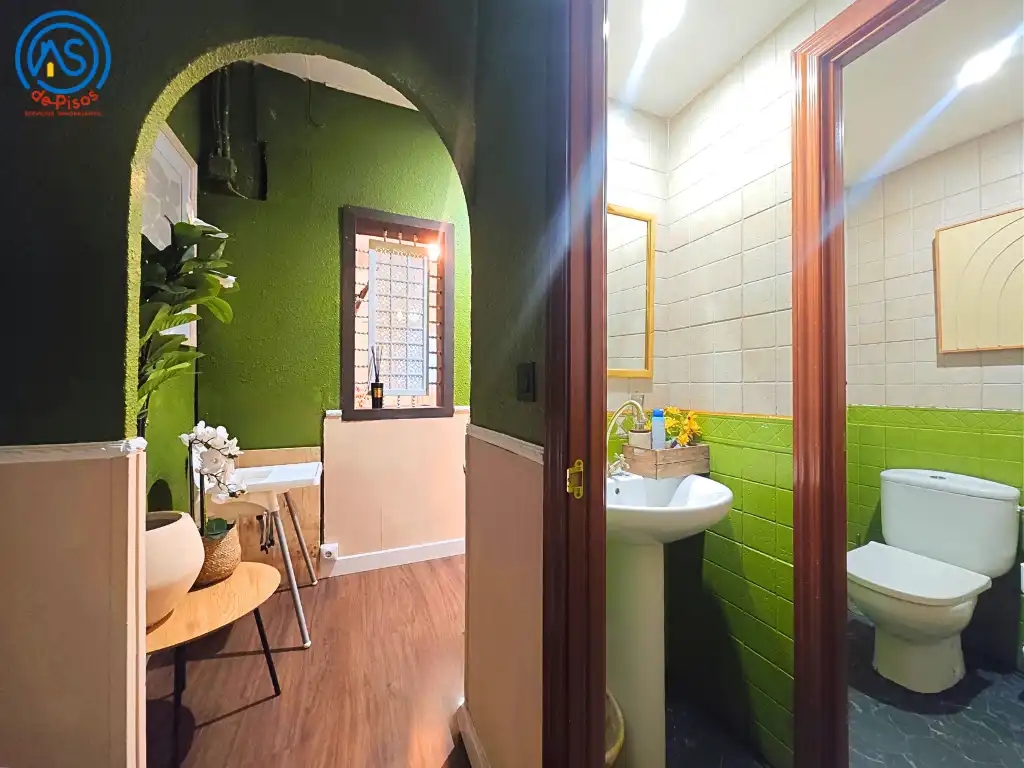 Baño de Local en traspaso en Zaragoza con Aire acondicionado, Calefacción y Parquet