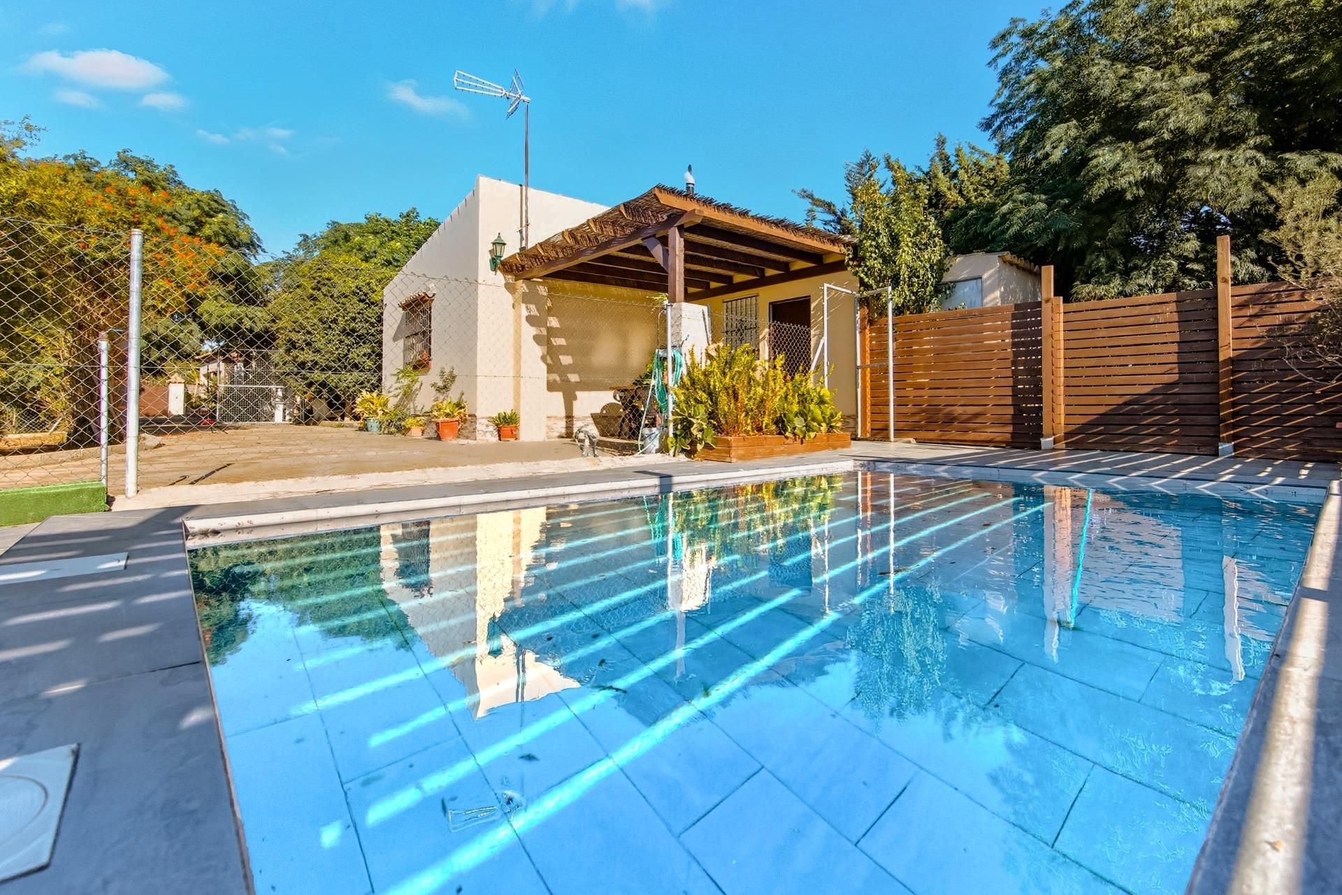 Piscina de Casa o xalet en venda en Chiclana de la Frontera amb Jardí privat, Terrassa i Traster