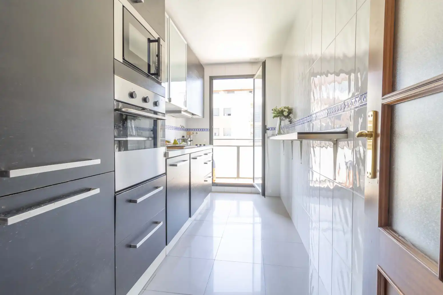 Küche von Wohnung zum Verkauf in Mairena del Aljarafe mit Klimaanlage, Privatgarten und Terrasse