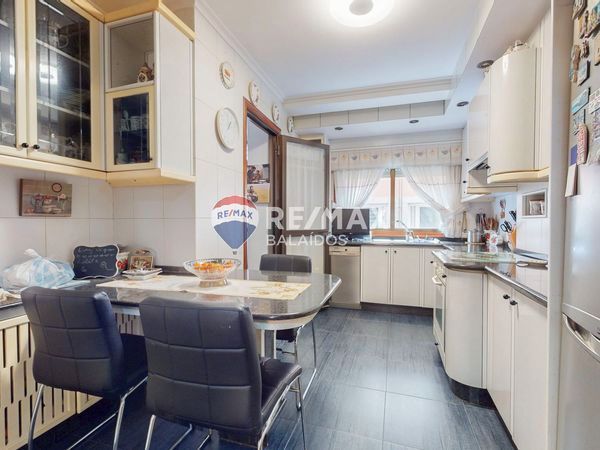Cuina de Pis en venda en Vigo  amb Calefacció, Parquet i Terrassa