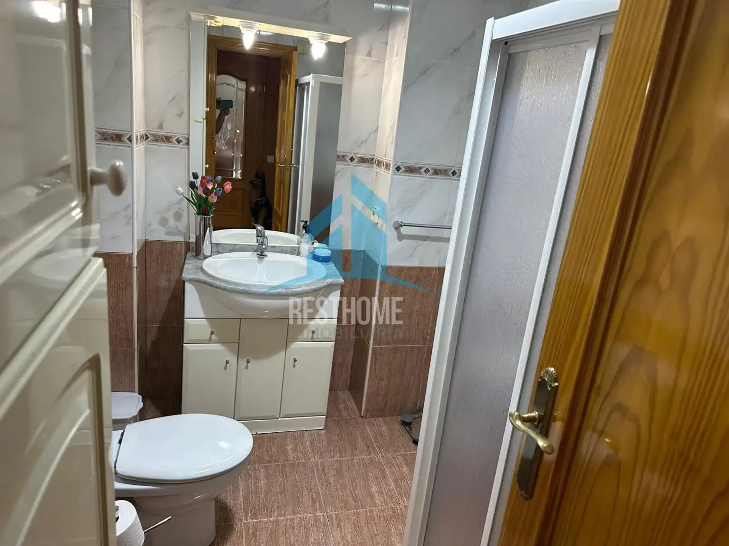 Badezimmer von Wohnung zum Verkauf in Cullera mit Klimaanlage, Privatgarten und Terrasse