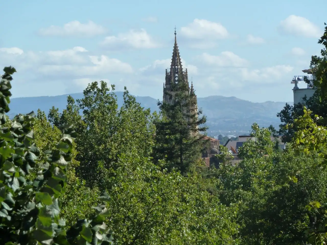 Vista exterior de Piso en venta en Oviedo  con Balcón