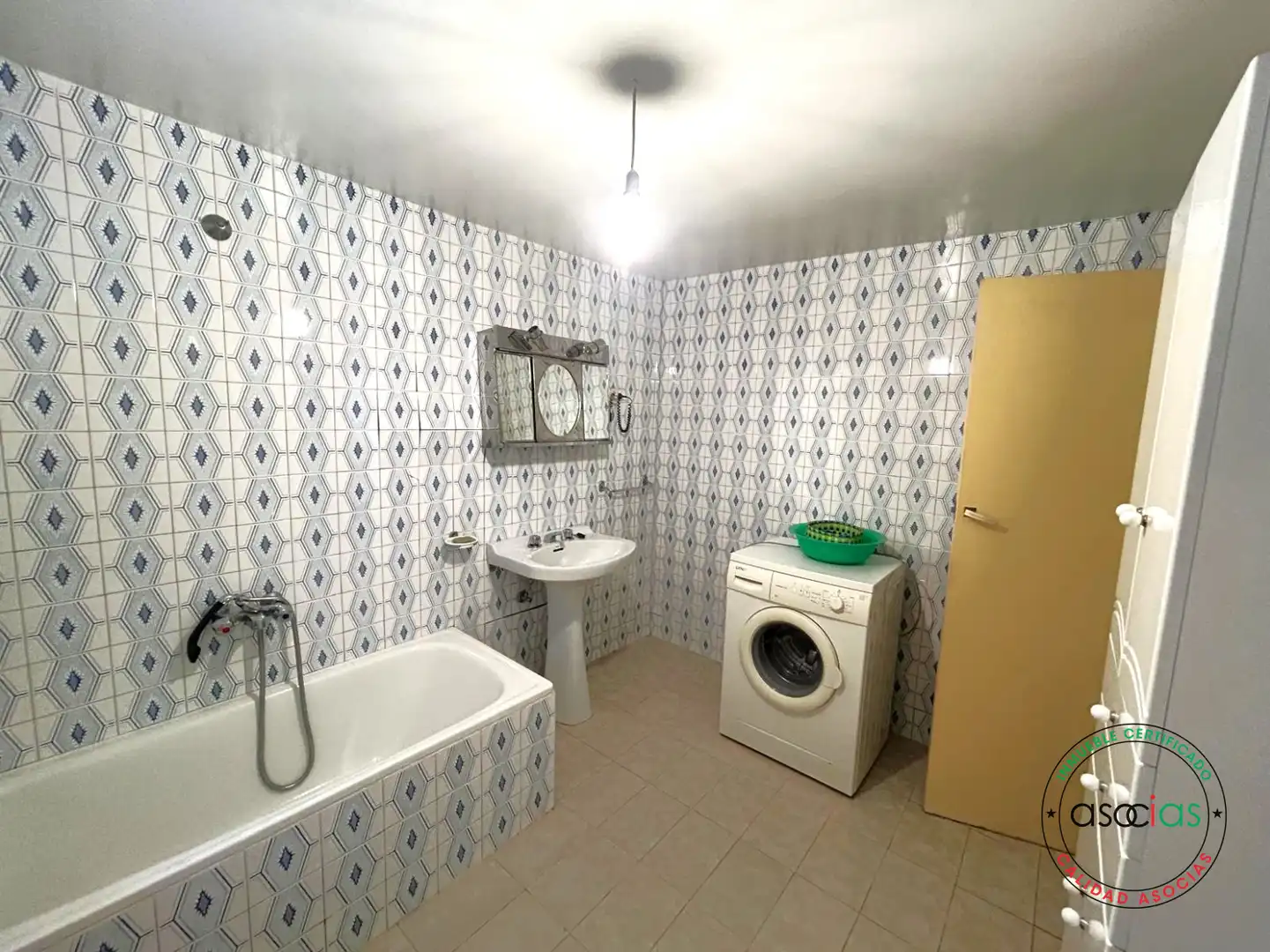 Bany de Casa o xalet en venda en Villazanzo de Valderaduey amb Jardí privat, Terrassa i Moblat