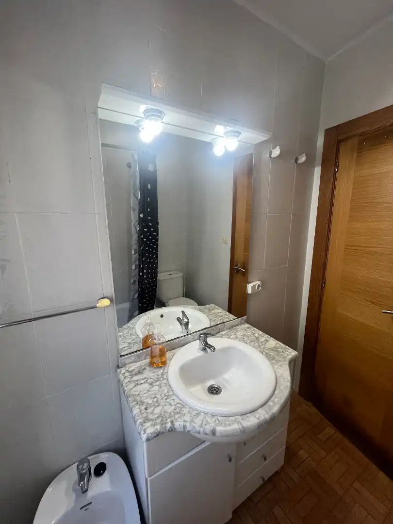 Baño de Piso de alquiler en Redondela con Calefacción, Amueblado y Horno
