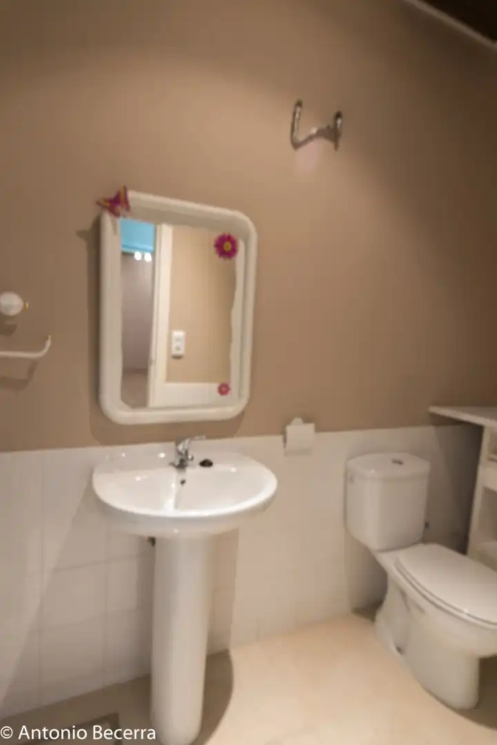 Badezimmer von Geschaftsraum zur Miete in Espartinas mit Klimaanlage