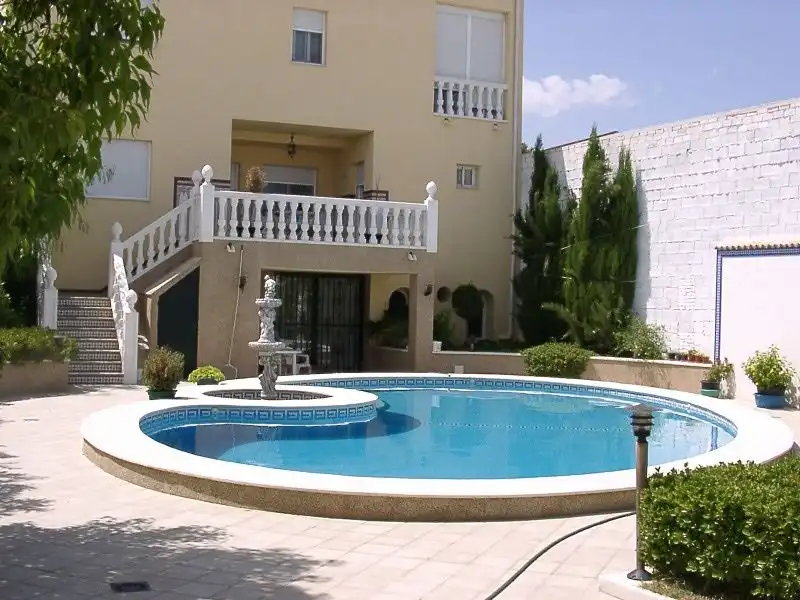Casa amb terrassa en venda a Calle Torrenueva