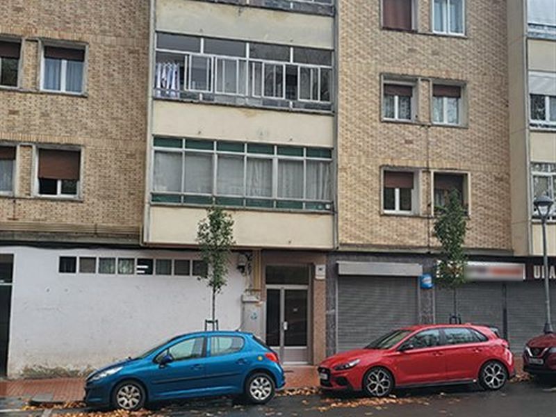 Vista exterior de Local en venda en Vitoria - Gasteiz amb Aire condicionat i Calefacció