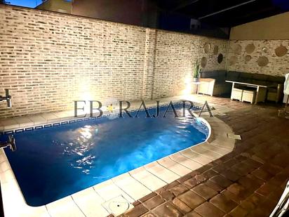 Piscina de Casa o xalet en venda en Talavera de la Reina amb Aire condicionat, Terrassa i Piscina