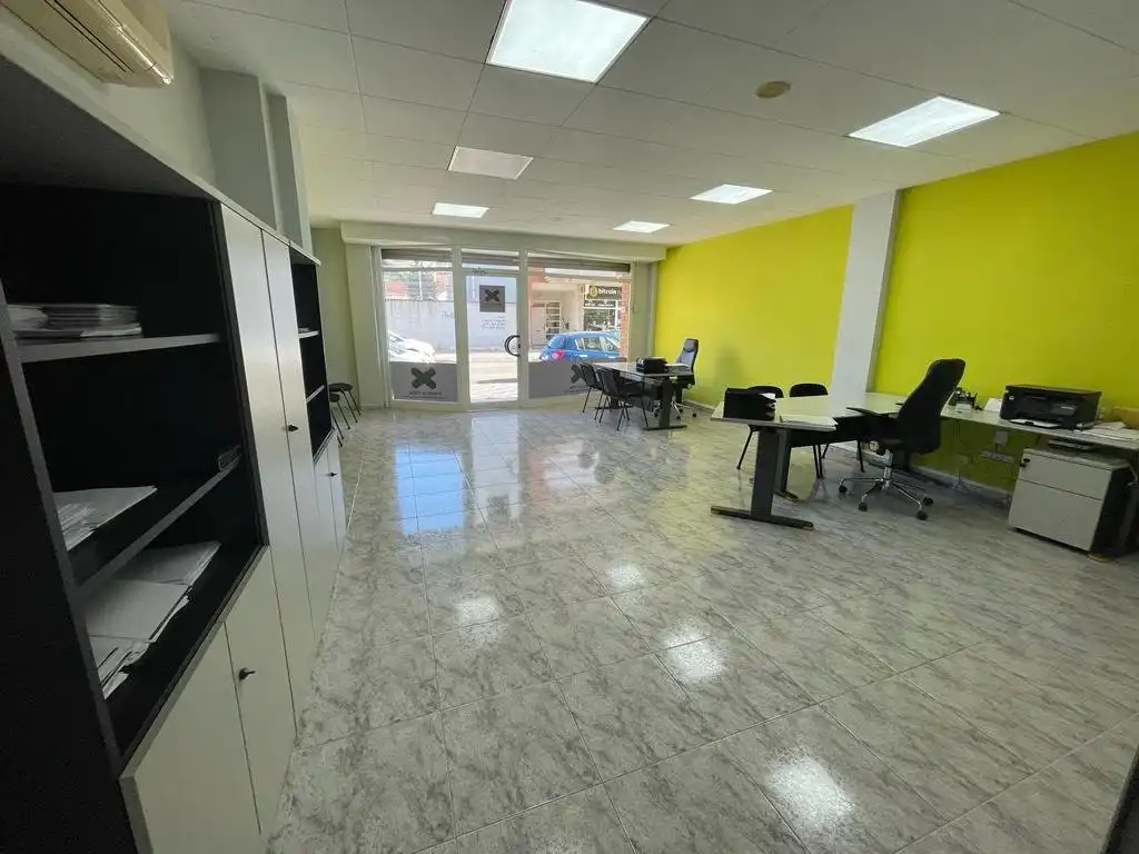 Locale commerciale in vendita a Avenida VERGE MONTSERRAT, imagen 3