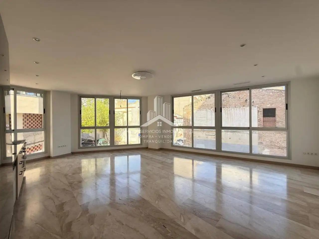 Sala de estar de Piso en venta en Castellón de la Plana / Castelló de la Plana con Aire acondicionado, Calefacción y Alarma