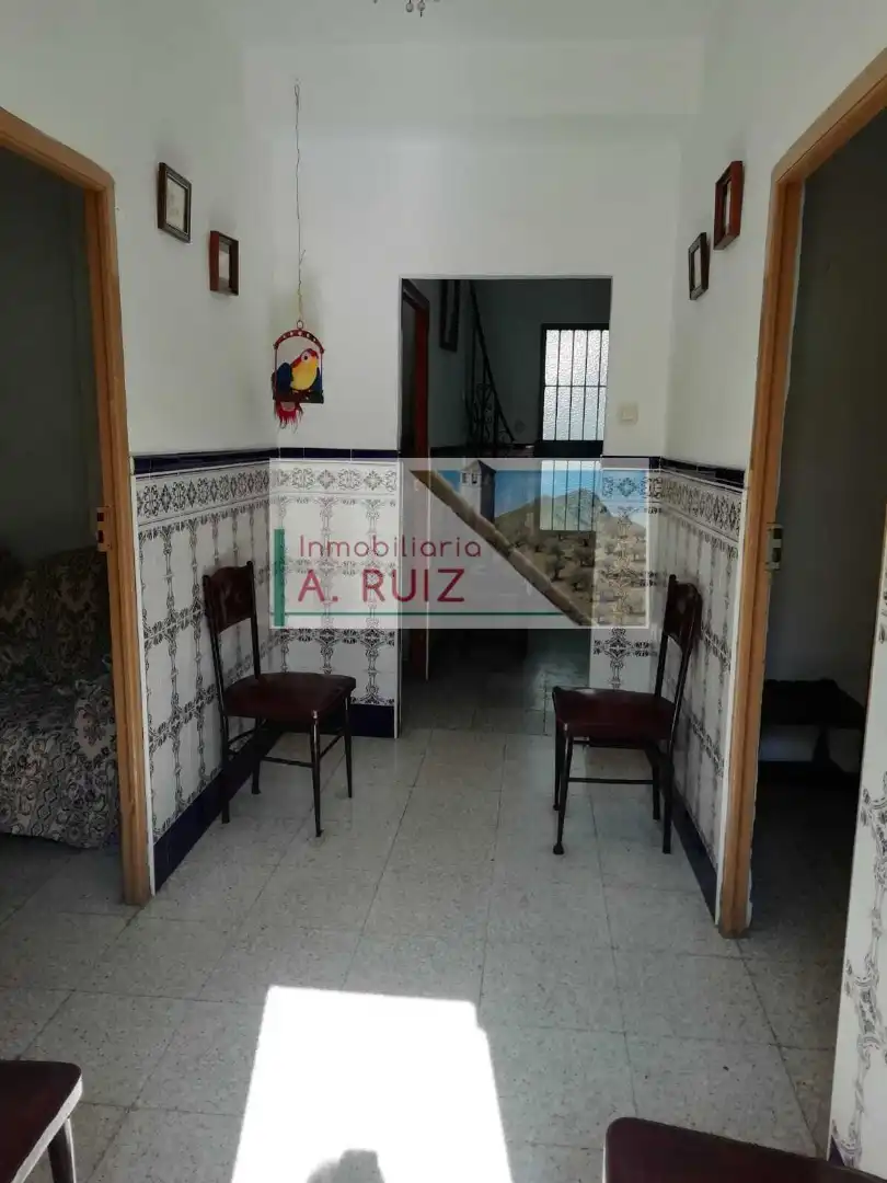 CASA SEMICÉNTRICA CON GRAN PATIO, imatge 2