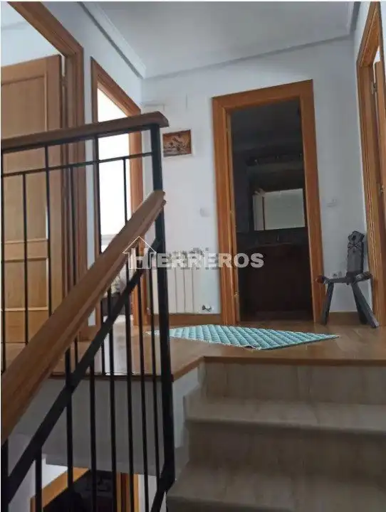 Casa adosada en venda en Alesanco amb Calefacció, Parquet i Terrassa