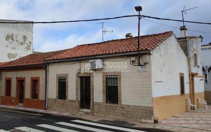 Vista exterior de Casa o xalet en venda en Cáceres Capital