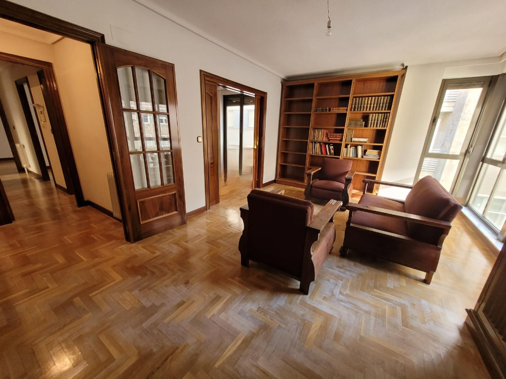 Living room of Flat for sale in Salamanca Capital  with Heating, Parquet flooring and Balcony