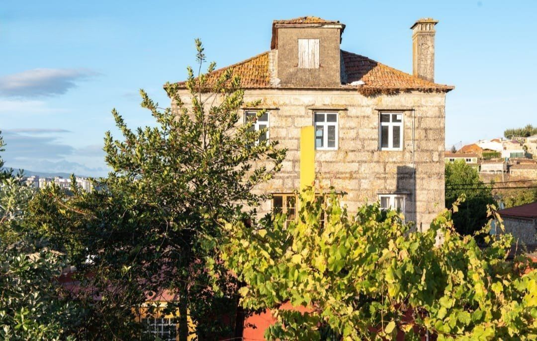 Vista exterior de Casa o xalet en venda en Vigo  amb Calefacció i Jardí privat