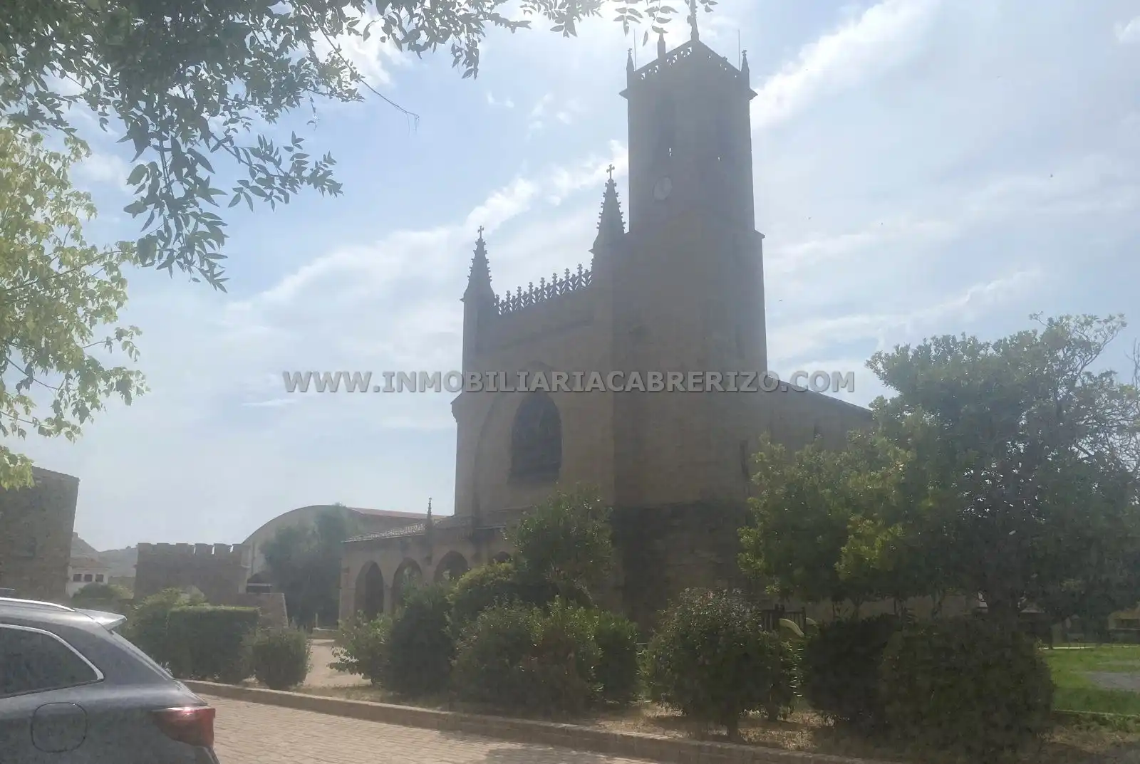 Vista exterior de Casa adosada en venda en Obanos amb Calefacció, Parquet i Terrassa