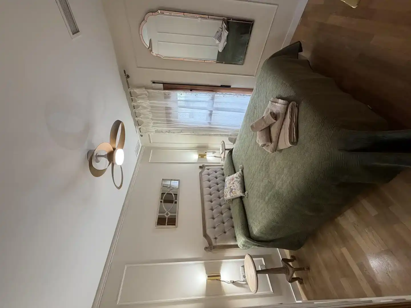 Dormitori de Apartament de lloguer en Valencia amb Aire condicionat, Parquet i Moblat