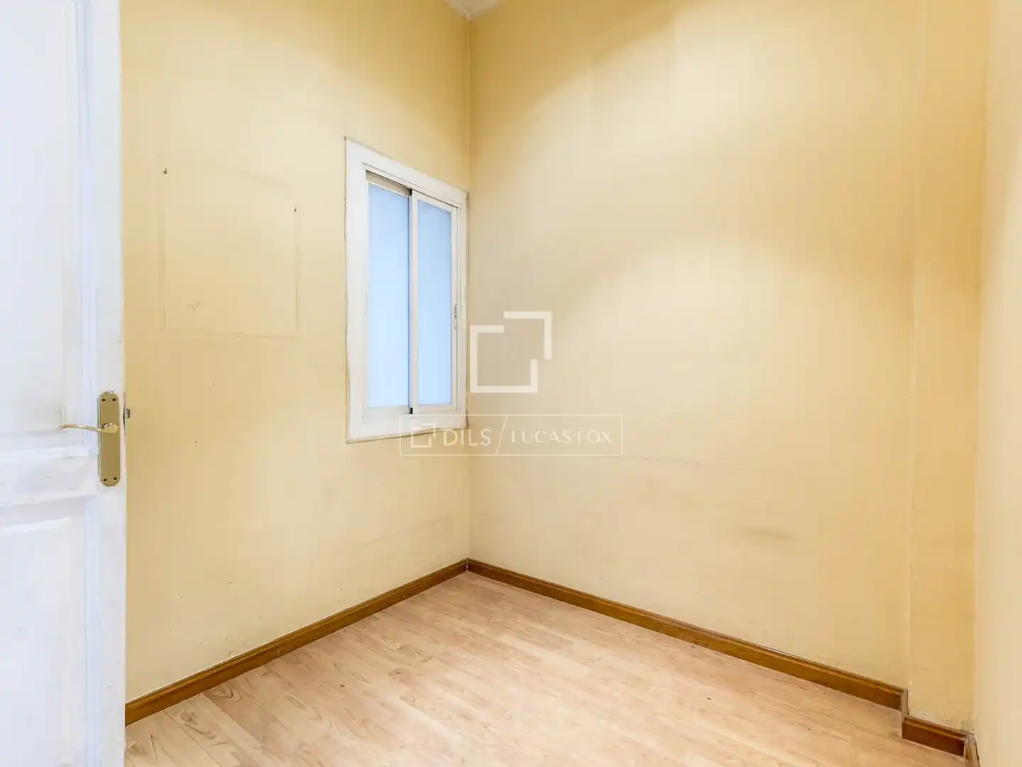 Flat for sale in Barcelona  with Air Conditioner and Heating