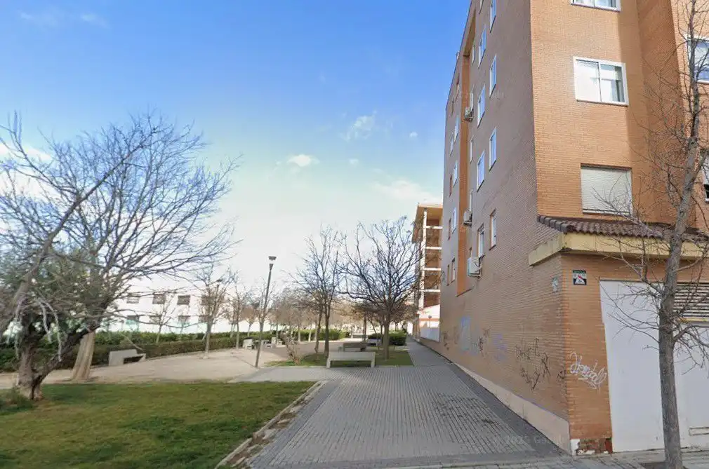 Außenansicht von Wohnung zum Verkauf in Valdemoro mit Klimaanlage, Terrasse und Abstellraum
