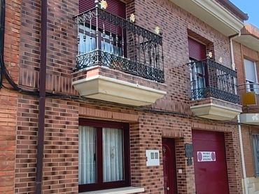 Reihenhaus mit Balkon zum Verkauf in Burgo Ranero El - CL REAL