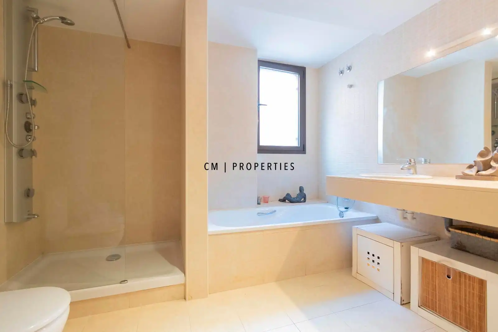 Baño de Casa adosada de alquiler en Bétera con Aire acondicionado, Calefacción y Parquet