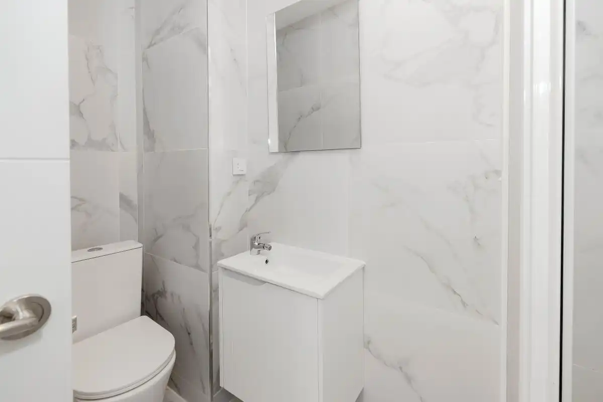 Baño de Estudio en venta en Benalmádena con Calefacción, Jardín privado y Piscina
