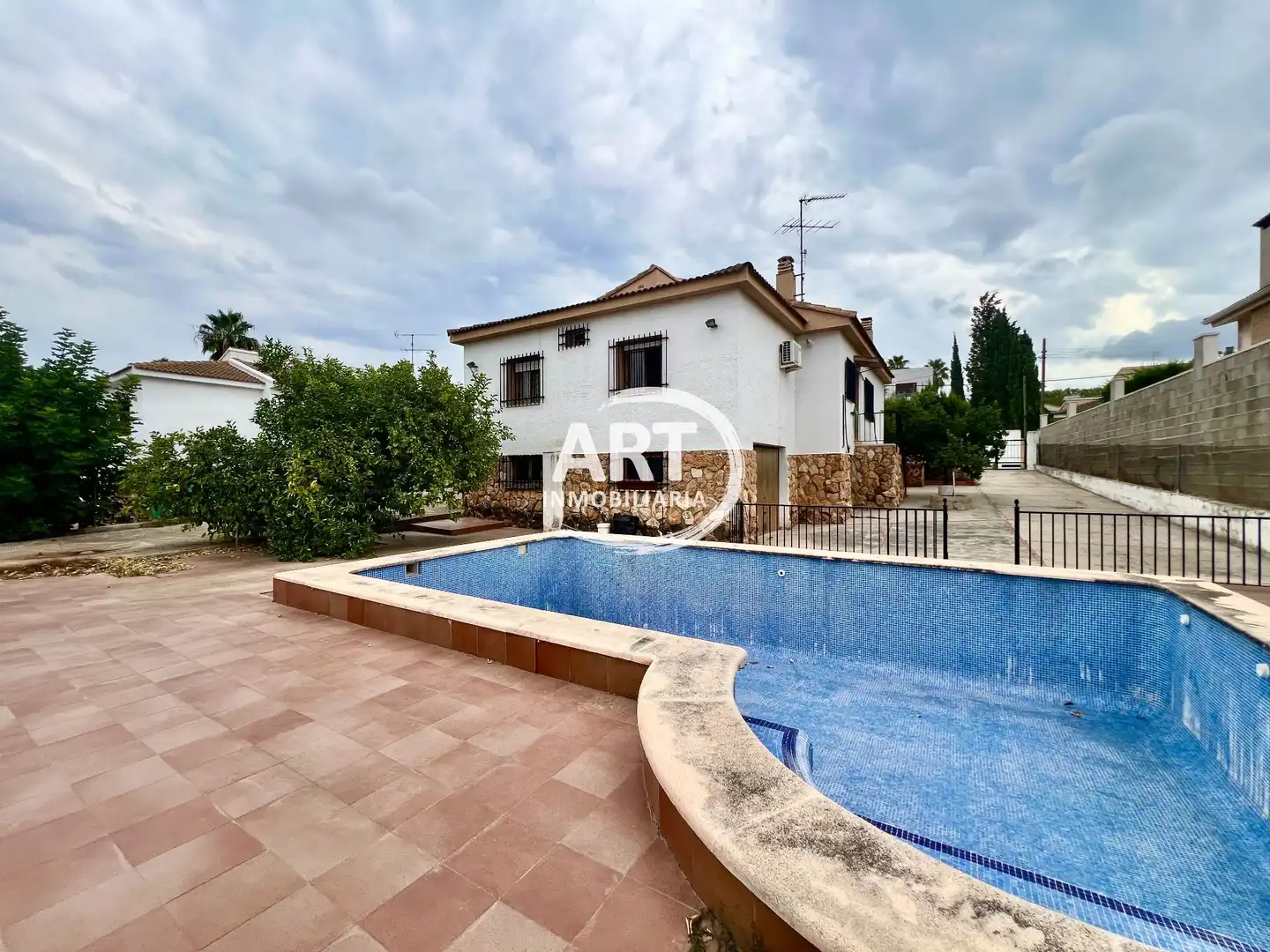 Vista exterior de Casa o chalet en venta en Riba-roja de Túria, Valencia