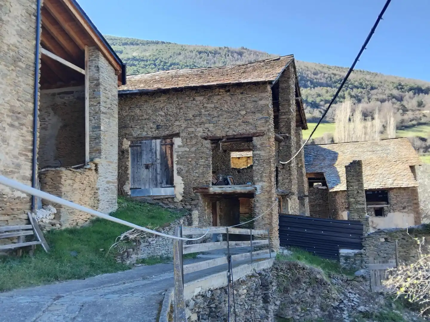 Außenansicht von Country house zum Verkauf in Rialp
