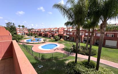 Vista exterior de Casa adosada de lloguer en Sotogrande amb Aire condicionat, Calefacció i Jardí privat