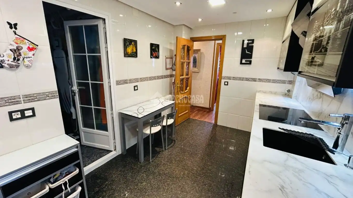 Cocina de Piso en venta en Madrid con Aire acondicionado, Calefacción y Jardín privado