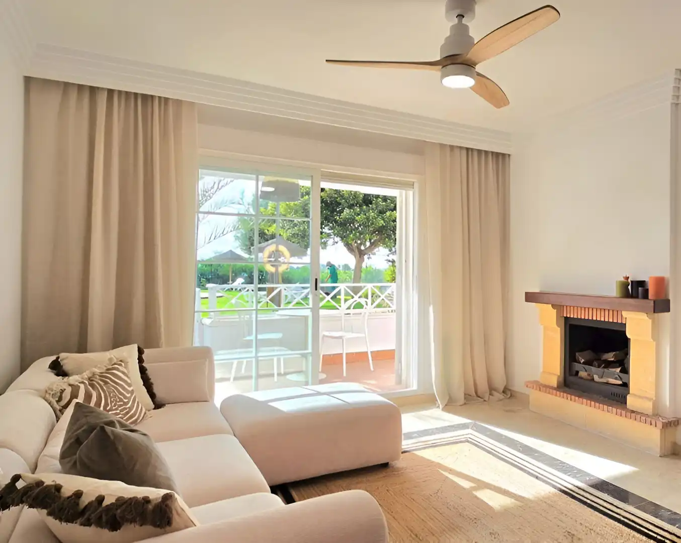 Living room of Apartments for sale in Marbella  with Air Conditioner, Heating and Terrace