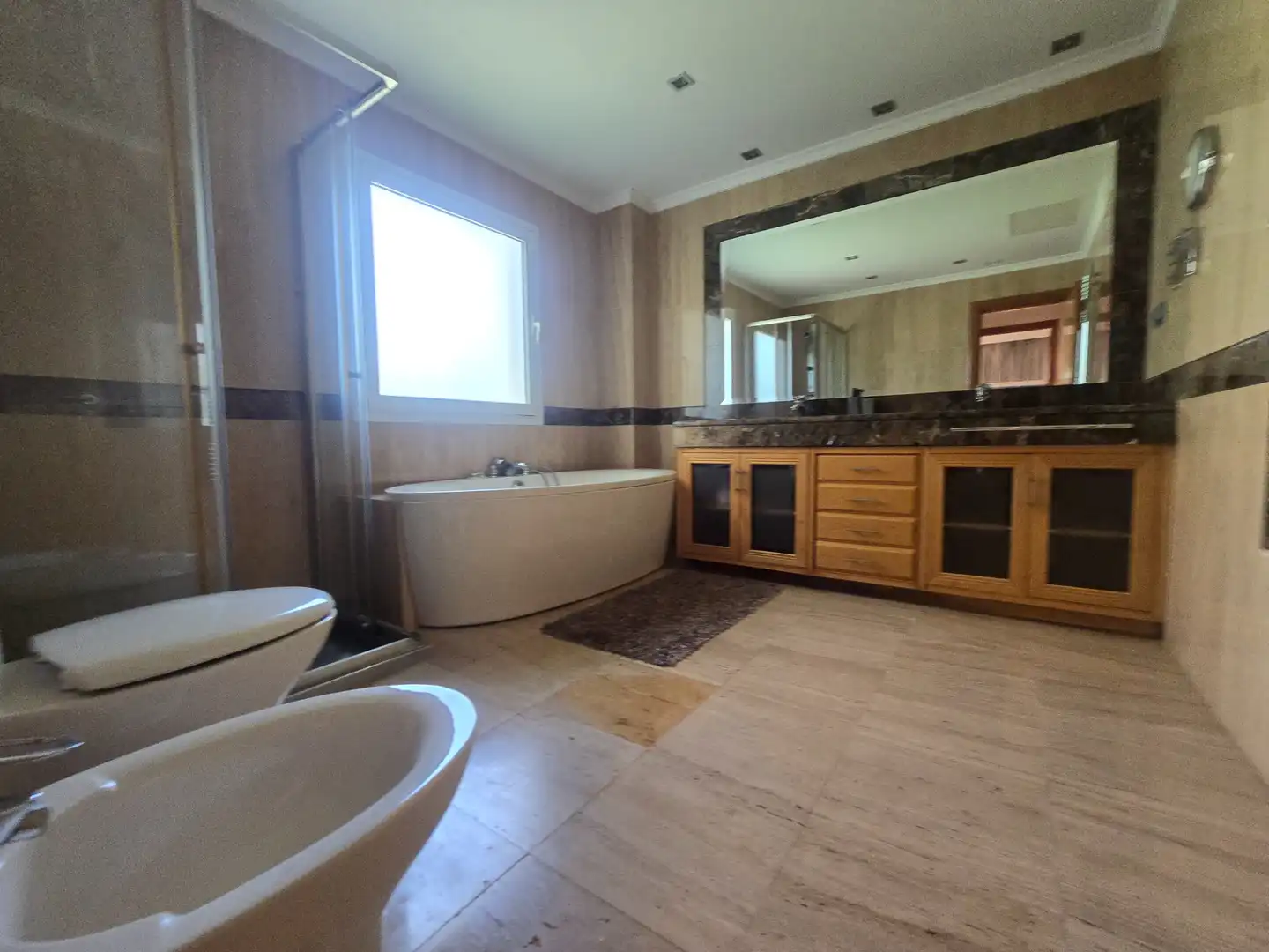 Bany de Apartament en venda en Marbella amb Aire condicionat, Calefacció i Jardí privat