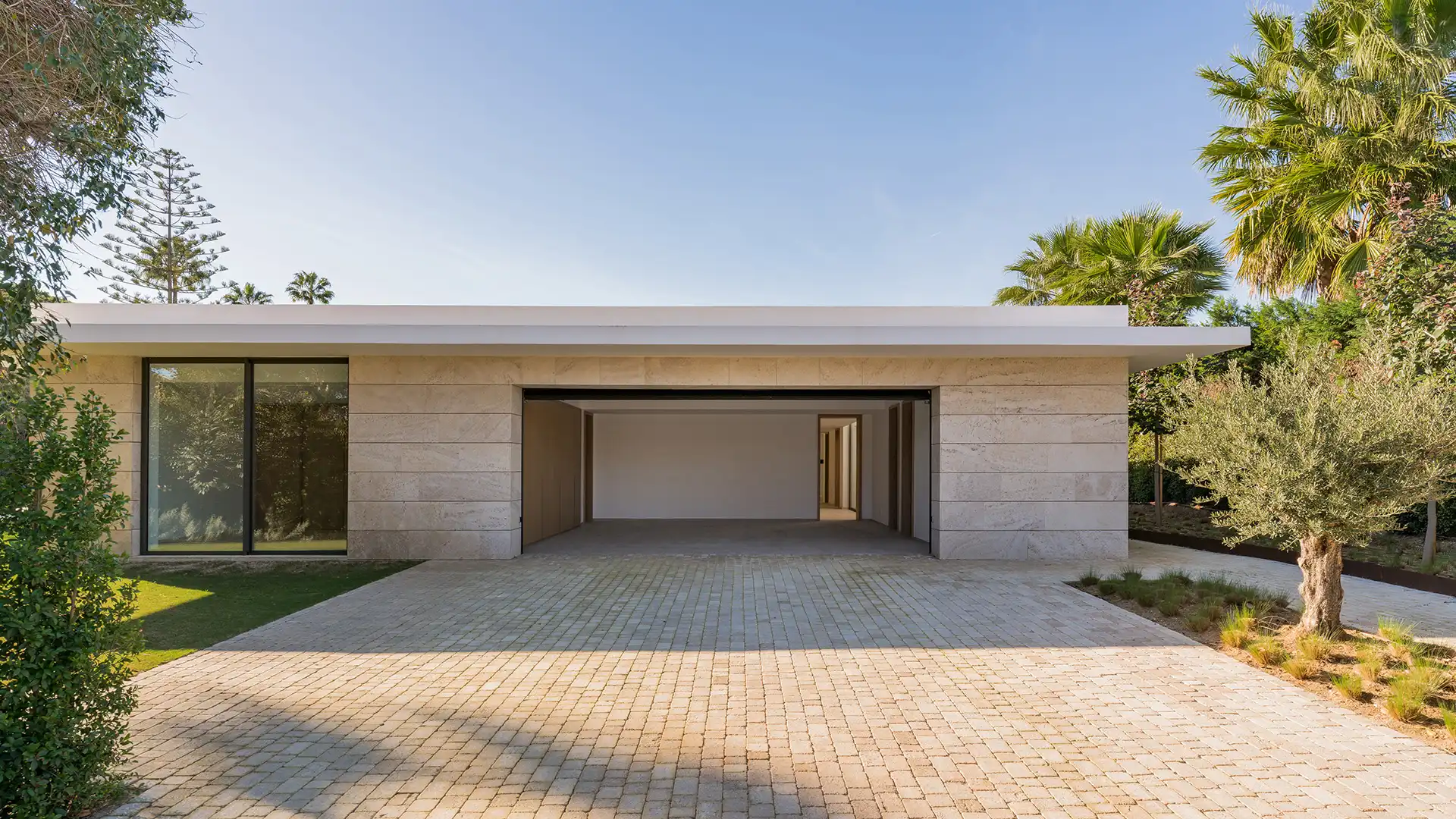 Vista exterior de Casa o chalet en venta en Sotogrande con Aire acondicionado, Calefacción y Jardín privado