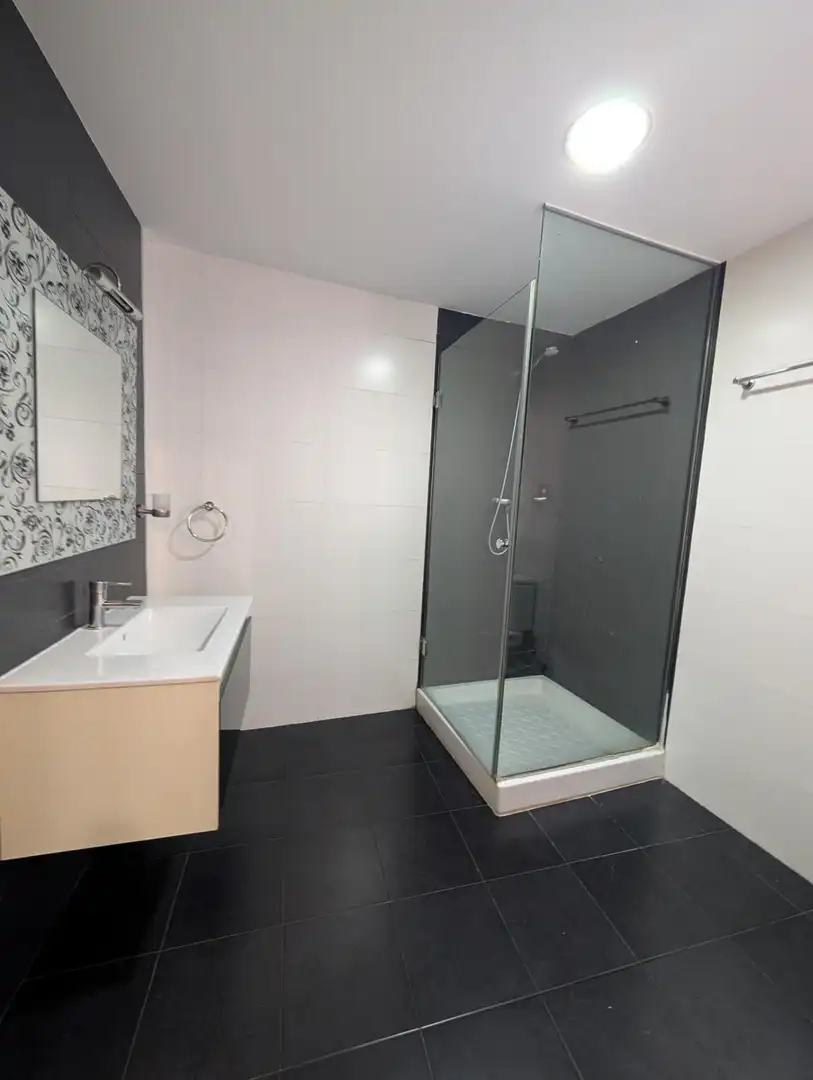Baño de Dúplex en venta en Sant Vicenç Dels Horts con Aire acondicionado, Calefacción y Terraza
